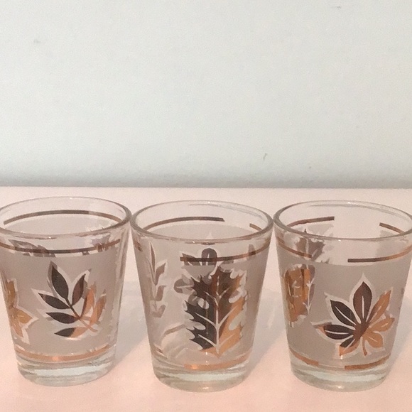 6 AVAILABLE AUTHENTIC VINTAGE GOLD LEAF SHOT GLASSES FROM THE 60S - Picture 5 of 5